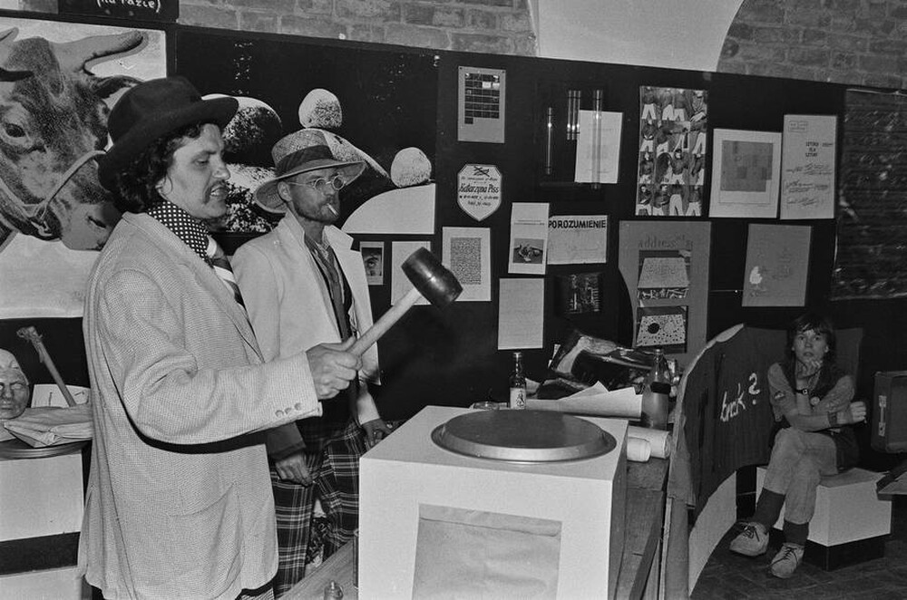 Jacek Krzyszkowski, Adam Rzepecki, "We will get rid of the world and native artworks within our reach", Mała Gallery, Warsaw, 1985