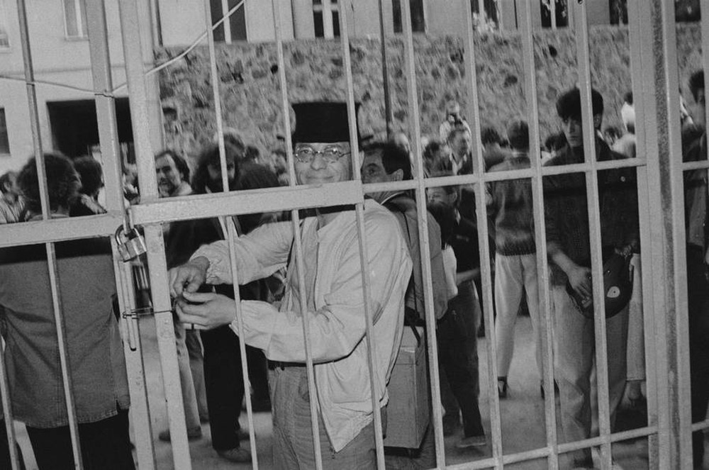 Manhattan Dungeons, or the Art of Other Media exhibition, garages, Ł&oacute;dź, 1989