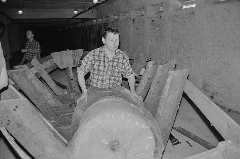Manhattan Dungeons, or the Art of Other Media exhibition, garages, Ł&oacute;dź, 1989