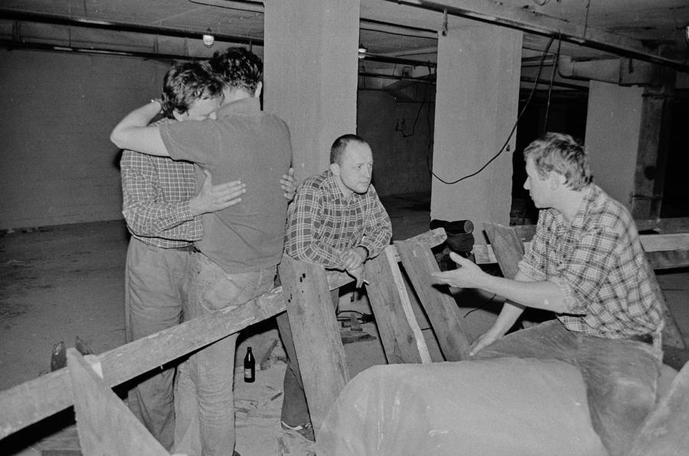 Manhattan Dungeons, or the Art of Other Media exhibition, garages, Ł&oacute;dź, 1989