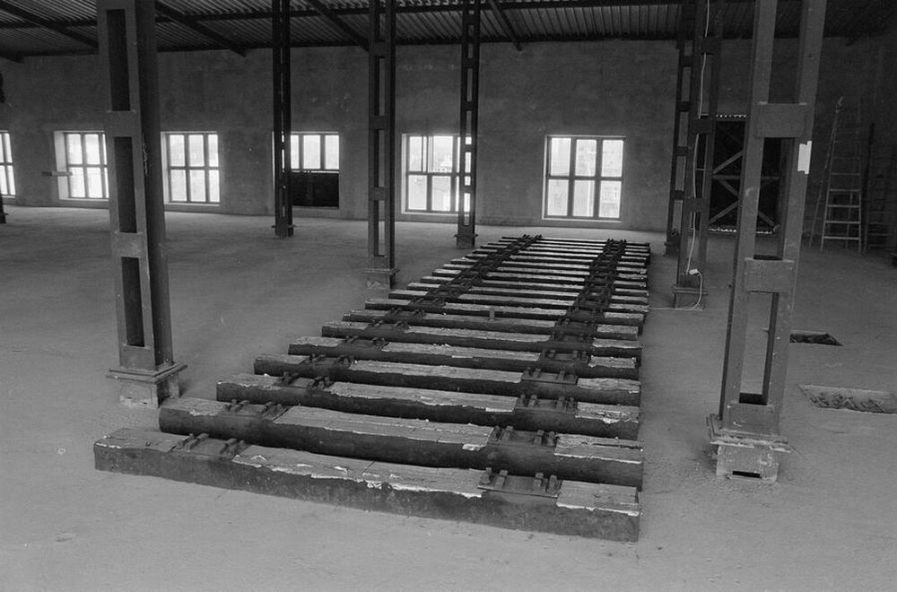 Exhibition "Construction in Process" (documentation), Ł&oacute;dź, 1990