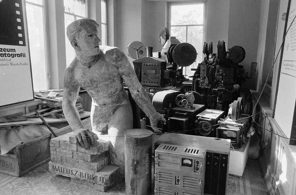 Exhibition "Construction in Process" (documentation), Ł&oacute;dź, 1990