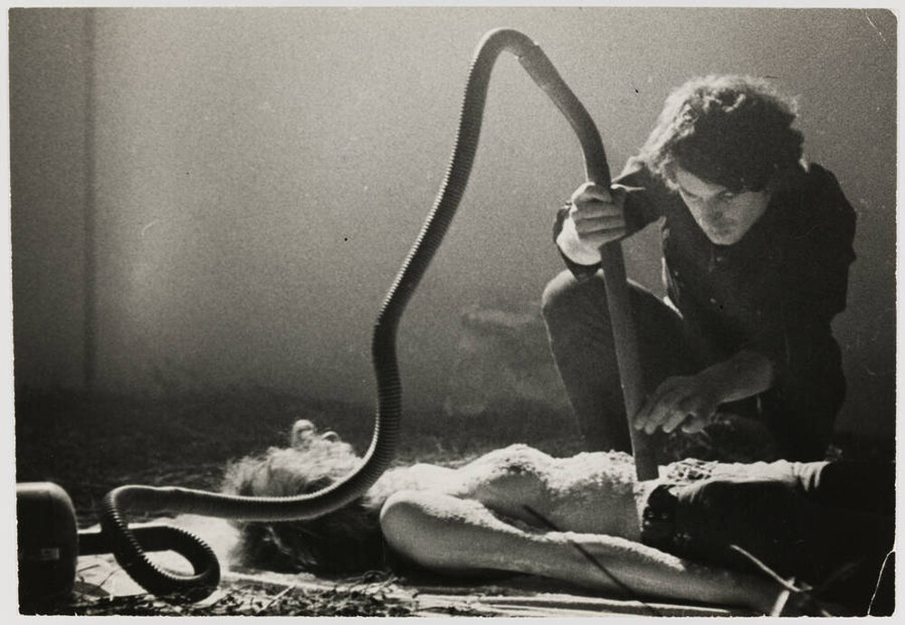 Krzysztof Zarębski, performans &bdquo;Kwiaty&rdquo;, Liga Kobiet, Warszawa, 1971