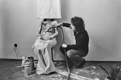 "Live Gallery", performance by Krzysztof Zarębski, c. 1974