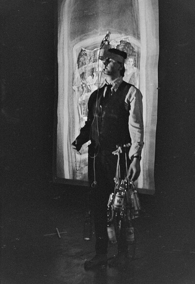 Władysław Kaźmierczak, performance, Stodoła Gallery, Warsaw, 1986