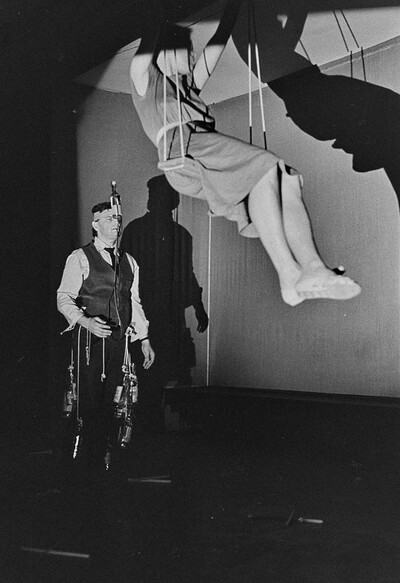 Władysław Kaźmierczak, performance, Stodoła Gallery, Warsaw, 1986