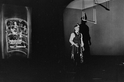 Władysław Kaźmierczak, performance, Stodoła Gallery, Warsaw, 1986
