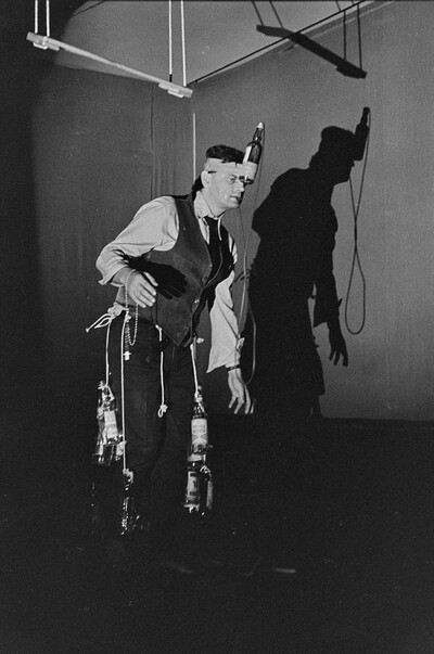 Władysław Kaźmierczak, performance, Stodoła Gallery, Warsaw, 1986