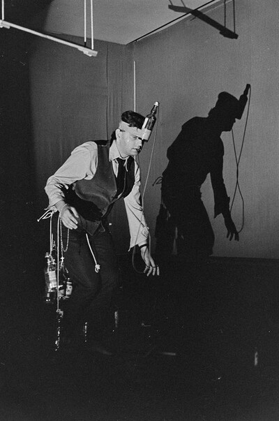 Władysław Kaźmierczak, performance, Stodoła Gallery, Warsaw, 1986
