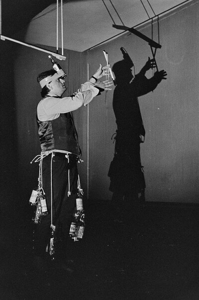 Władysław Kaźmierczak, performance, Stodoła Gallery, Warsaw, 1986