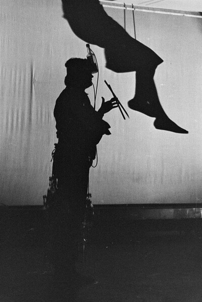 Władysław Kaźmierczak, performance, Stodoła Gallery, Warsaw, 1986