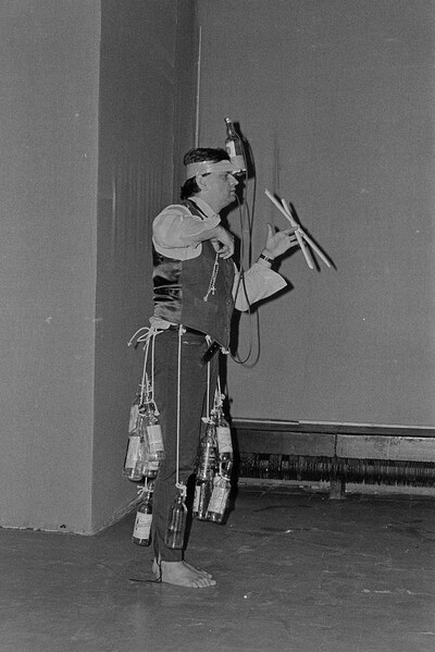 Władysław Kaźmierczak, performance, Stodoła Gallery, Warsaw, 1986