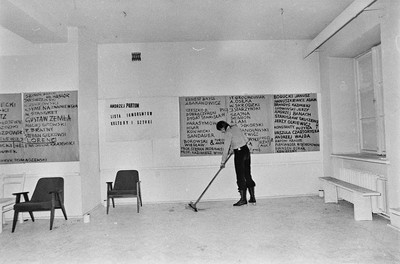 Andrzej Partum, "List of Culture and Art Ignoramuses", Repassage Gallery, Warsaw 1973