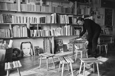 Andrzej Partum, Poetry Office, Warsaw (Podchorążych Street), 1982
