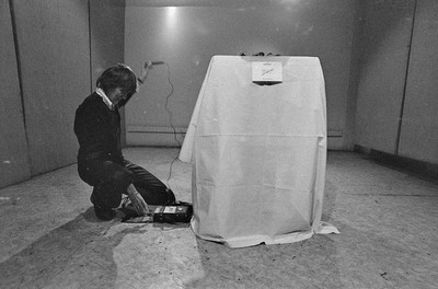 Andrzej Partum, "Stench", Repassage Gallery, Warsaw, 1977