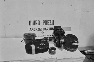 "Live Gallery", Andrzej Partum, Poetry Office (Poznańska Street), Warsaw, 1974
