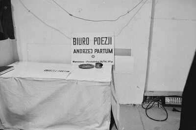"Live Gallery", Andrzej Partum, Poetry Office (Poznańska Street), Warsaw, 1974