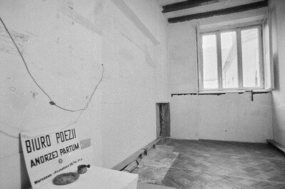 "Live Gallery", Andrzej Partum, Poetry Office (Poznańska Street), Warsaw, 1974