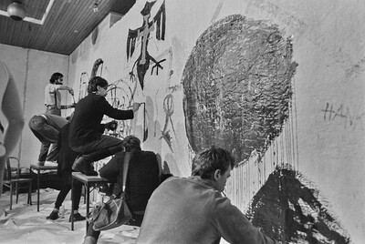 Communal painting, happening at Stodoła Gallery, Warsaw, 1986